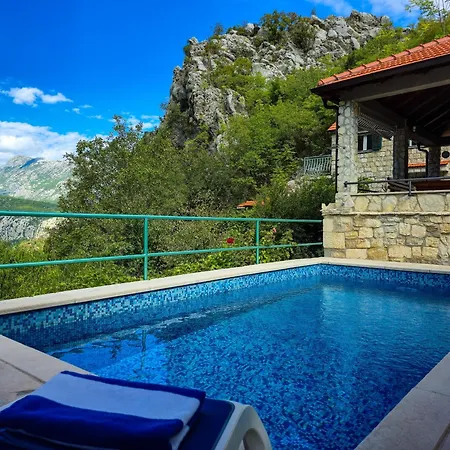 Villa Tiho بيت للعطل *