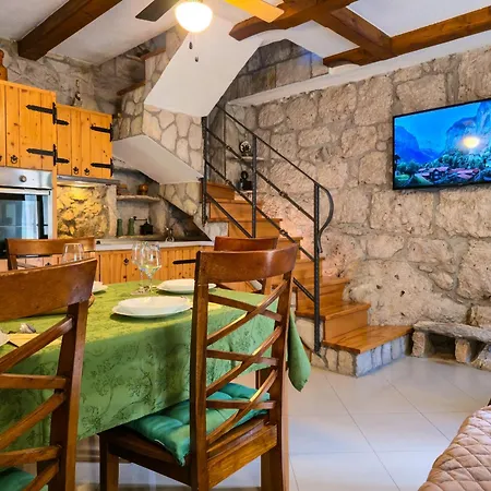 Tiho Сasa de vacaciones Podspilje (Split)