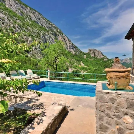 Villa Tiho بيت للعطل