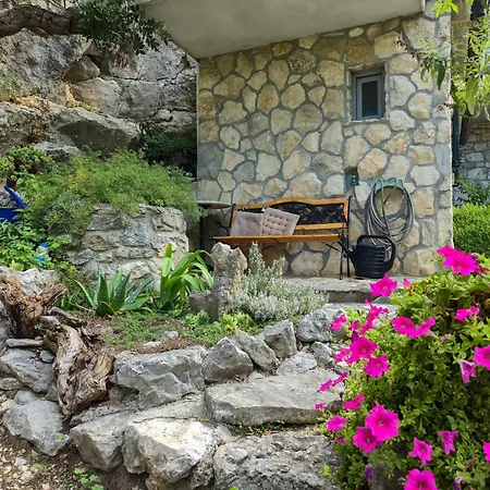 Nyaraló With A Private Pool Podspilje (Split)