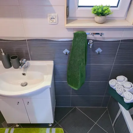 Nyaraló With A Private Pool Podspilje (Split)