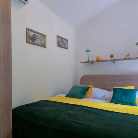 בית נופש Villa Tiho Podspilje (Split)