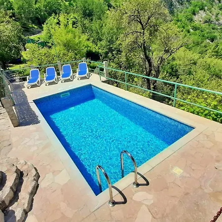 With A Private Pool Podspilje (Split)